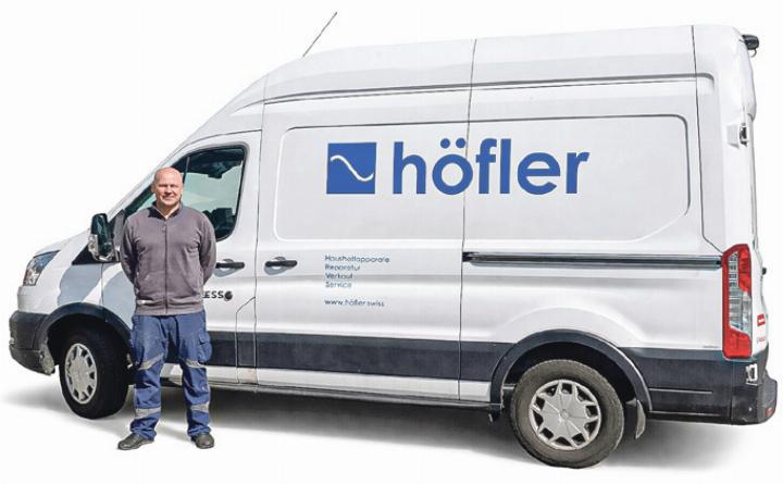 Die Mitarbeitenden der Elektro Höfler AG nehmen sich gerne Zeit, die Kundschaft zu beraten.
Bild zvg