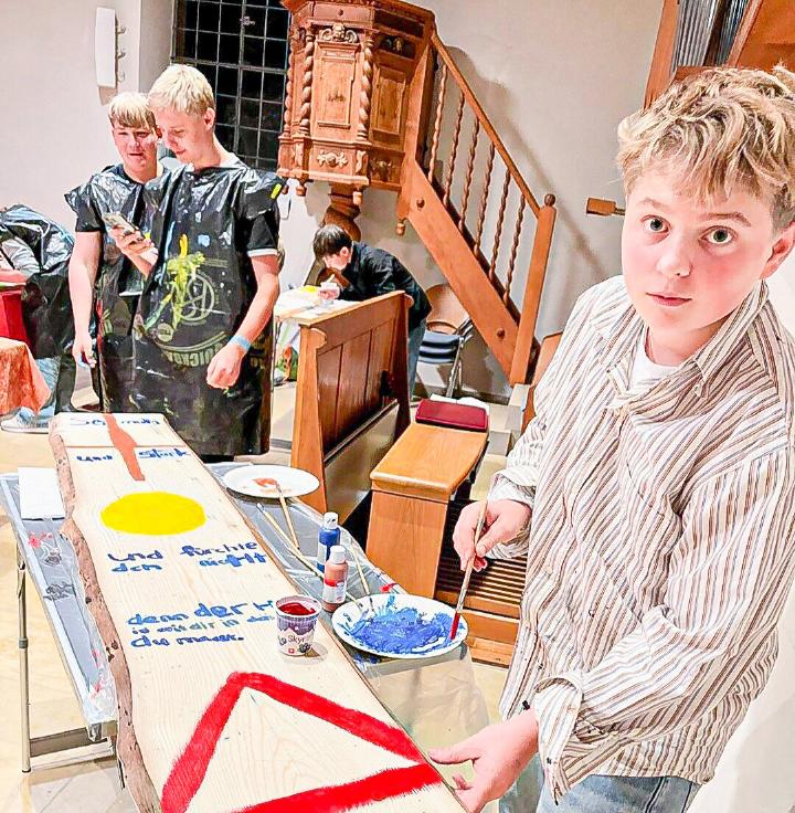 Durch Farbe, Sprüche und Symbole entstanden «Seelenbretter». Bild zvg