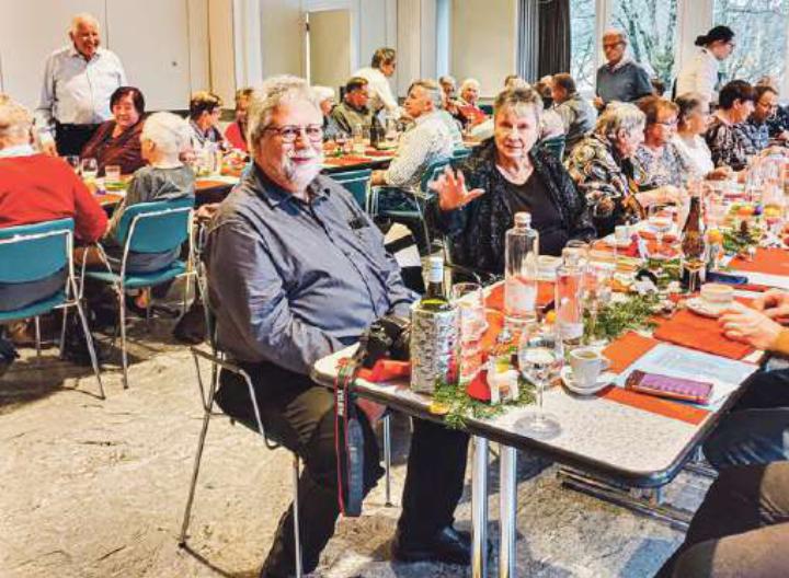 Die Senioren Regio Liestal geniessen den Adventsanlass mit Musik und feinem Essen. Bild zvg