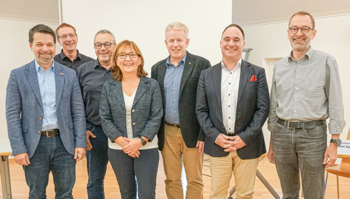 Die Gemeindepräsidenten Daniel Spinnler (Liestal), Peter Buser (Sissach), Markus Miescher (Arisdorf), Sibylle Muntwiler (Ettingen), Peter Aerni (Lausen), Stephan Burgunder (Pratteln), Daniel Meier (Buckten, von links). Bild Tobias Gfeller