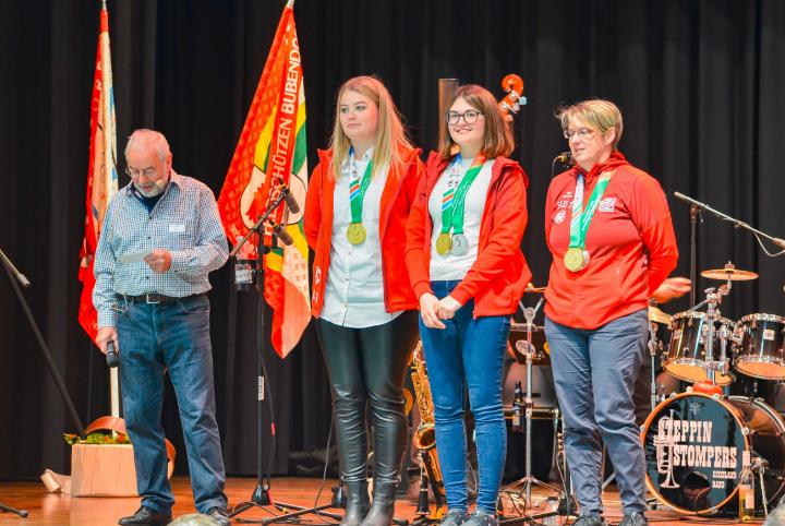 Das Schiess-Weltmeister-Team mit Anja Senti, Michèle Bertschi und Silvia Guignard-Schnyder (von links). Bilder Archiv vs