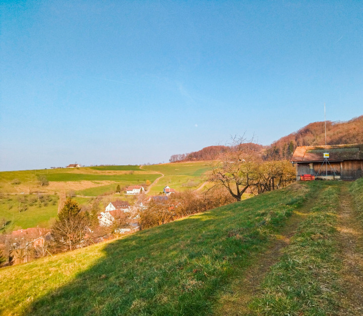 Die Schützenhaus-Parzelle wird umgezont. Neu gehört das Grundstück zur Landwirtschaftszone. Bild Archiv VS