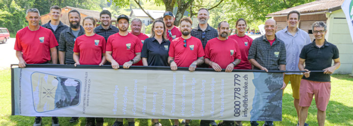 Das Team der Forstbetriebe Frenkentäler zusammen mit Andreas Freuler (rechts) und Thomas Zumbrunn (zweiter von rechts) von Pro Natura Baselland.Bilder Elmar Gächter