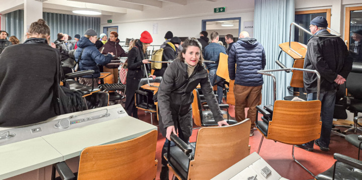 Besonders bei jungen Erwachsenen waren die Möbel begehrt. Bilder Tobias Gfeller