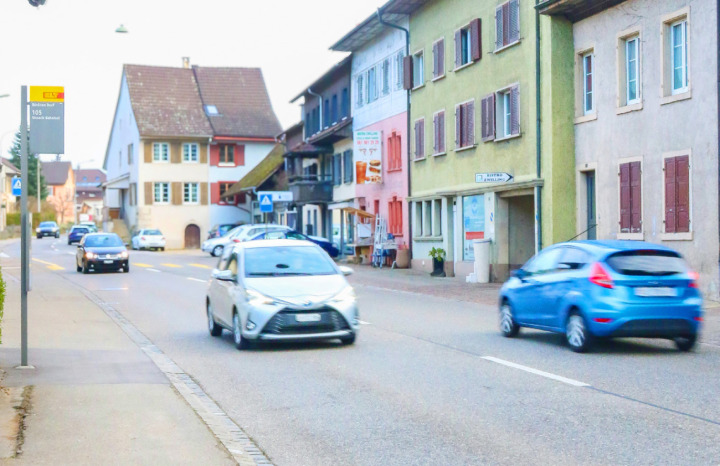 Die Sanierung der Hauptstrasse in Böckten umfasst die Strasse, die Trottoirs und die Bushaltestellen. Bild Janis Erne