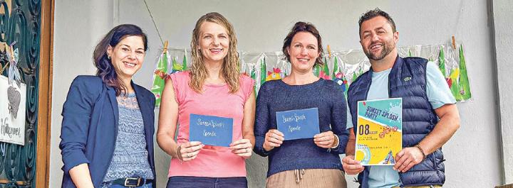 Freuen sich über einen gelungenen Anlass (von links): Sandra Jenni (Präsidentin FDP Sissach), Saskia Büttiker (Kita Bärenbande), Rahel Jäger (Kita Zwärgehuus), Nicholas J. Arthur (Vorstand FDP Sissach). Bild zvg