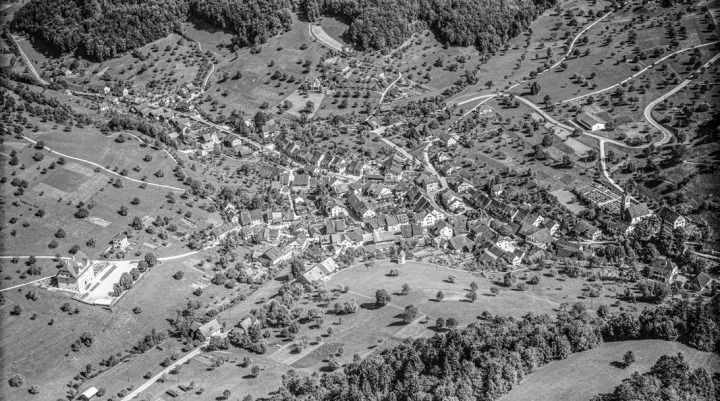 Reigoldswil, hier ein Bild aus dem Jahr 1949, hat sich stark entwickelt. Ein moderner Richtplan ist deshalb unverzichtbar. Bild zvg / Bildarchiv, ETH Bibliothek