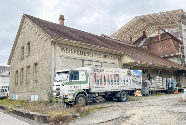Die Lebensmittelkontrolleure des Kantons kritisieren die Hygiene im Betriebsgebäude der Buess AG in Sissach. Bild ch.