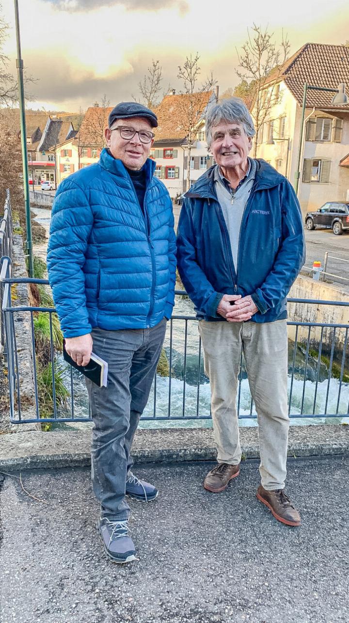 Zwei Engagierte: Gemeinderat Lukas Geering (rechts) und Roland Hess, während rund 30 Jahren Mitglied der Bau- und Planungskommission von Ziefen. Bild fra.