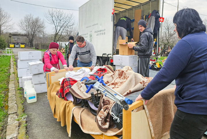 20 ausgediente Spitalbetten wurden nach Rumänien transportiert. Bild zvg