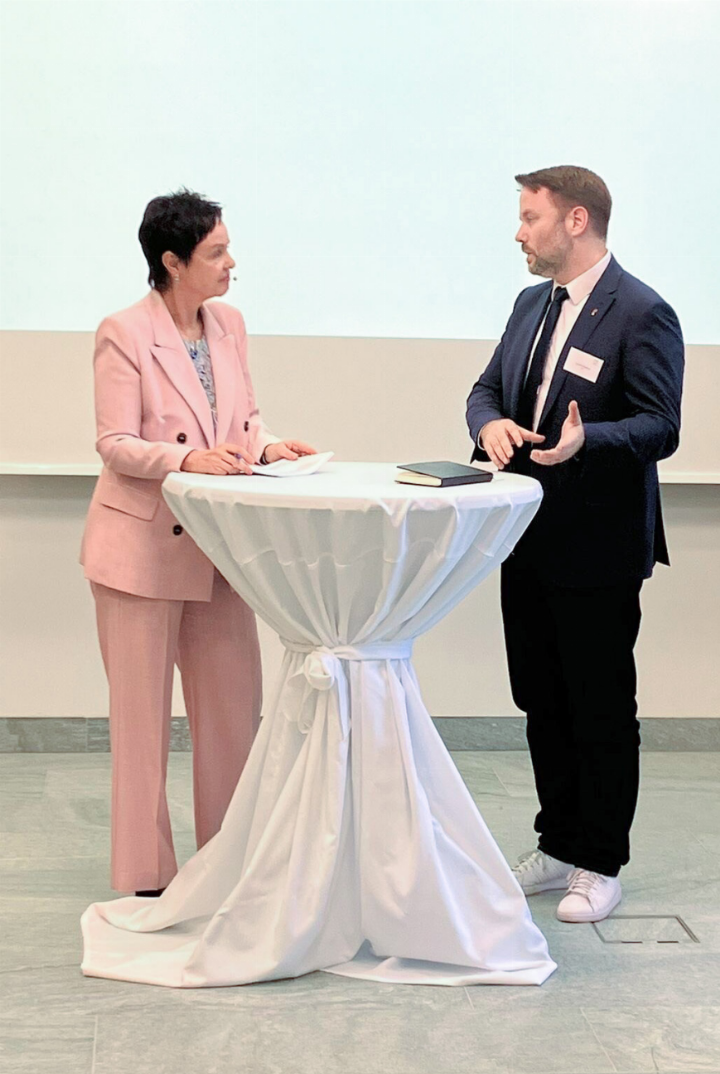 Monika Gschwind verschonte Matthias Liechti mit kritischen Fragen.
Bild Thomas Gubler