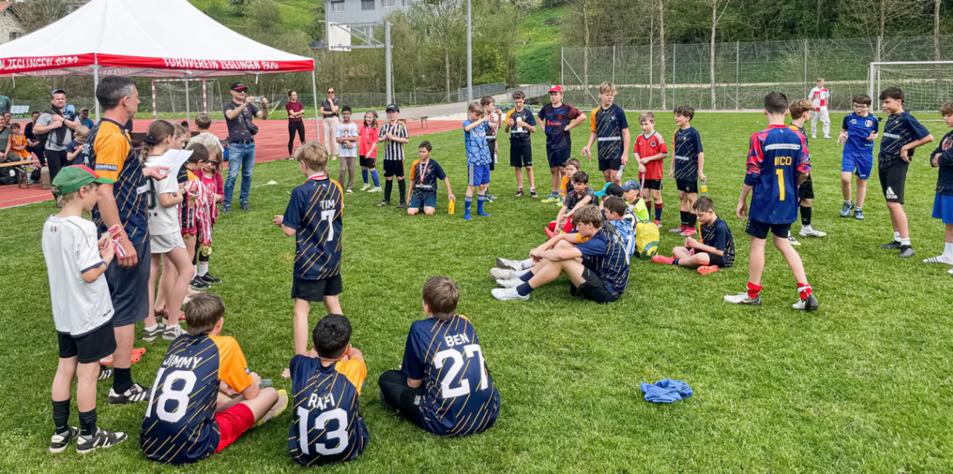 Spass und Fairplay beim Plauschfussballturnier - Das Bild wird blockiert. – Möglicherweise durch einen aktiven Adblocker.
