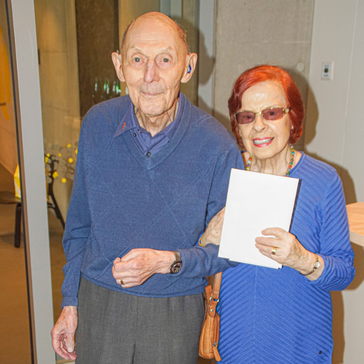 Jubilar Kurt Wichmann mit Gattin Rosalinda freuten sich über die Feier im Eventraum des Gelterkinder Bistros «eira». Bild Otto Graf Jubilar Kurt Wichmann mit Gattin Rosalinda freuten sich über die Feier im Eventraum des Gelterkinder Bistros «eira». Bild Otto Graf