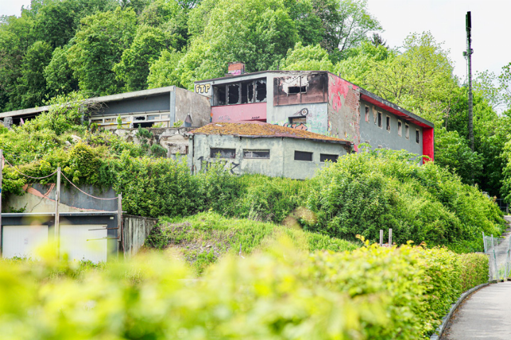 Kein schöner Anblick: Das 1956 eröffnete Motel auf der Passhöhe des Unteren Hauensteins ist am Zerfallen. Bild David Thommen