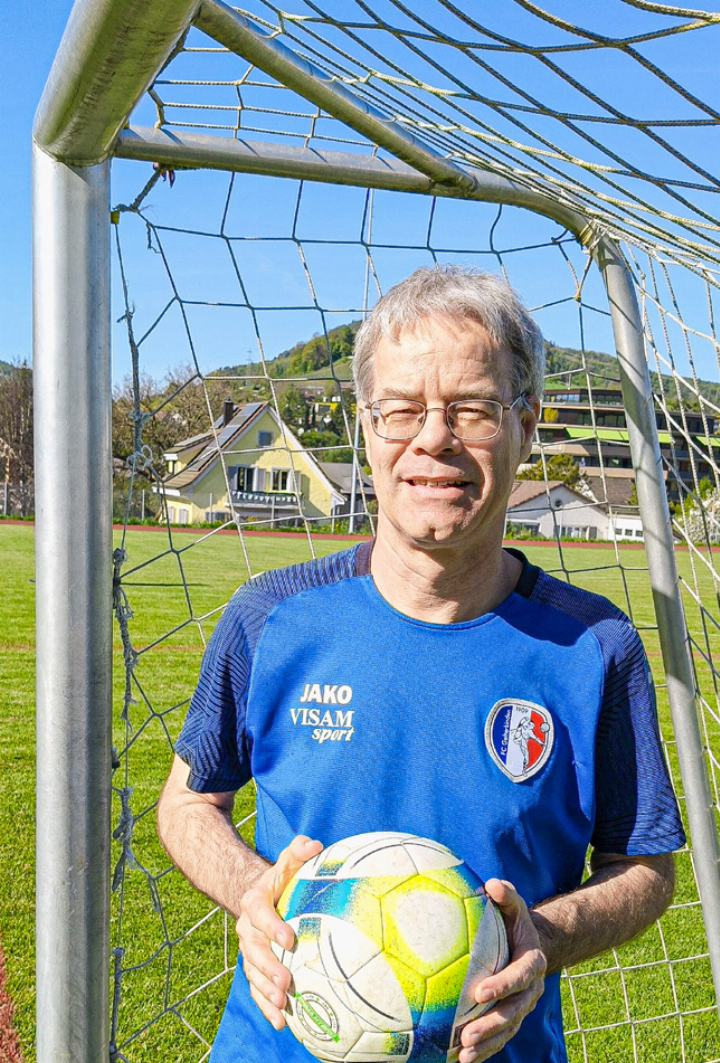 «Das Frauenteam ist mit Sicherheit eine Bereicherung für den FC Gelterkinden», sagt André Benz.
Bild Heinz Degen «Das Frauenteam ist mit Sicherheit eine Bereicherung für den FC Gelterkinden», sagt André Benz.
Bild Heinz Degen