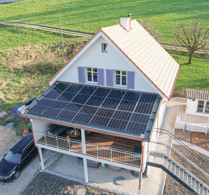 Die Erne Holztechnik ist der Oberbaselbieter Experte bei Dachsanierungen und neuen Dach-
konstruktionen.
Bild zvg