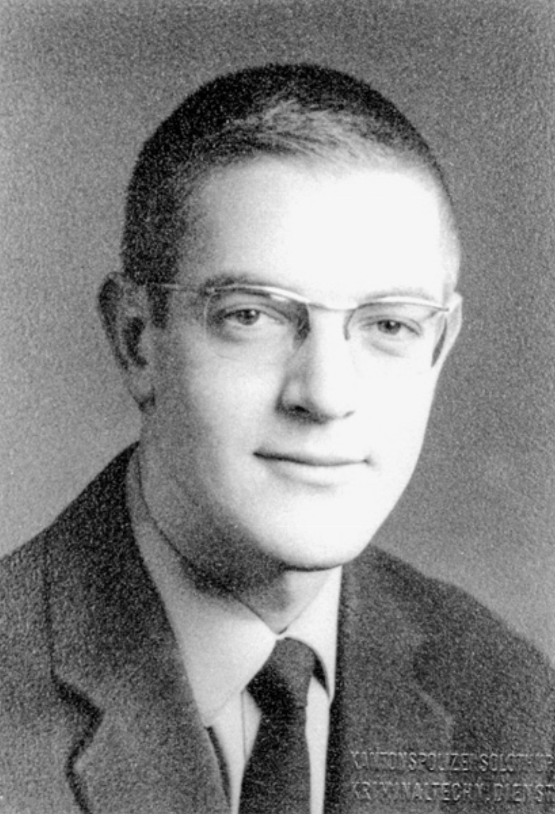 Die Tatwaffe, die gefunden wurde, gehörte Carl Doser. Die Tatwaffe, die gefunden wurde, gehörte Carl Doser.