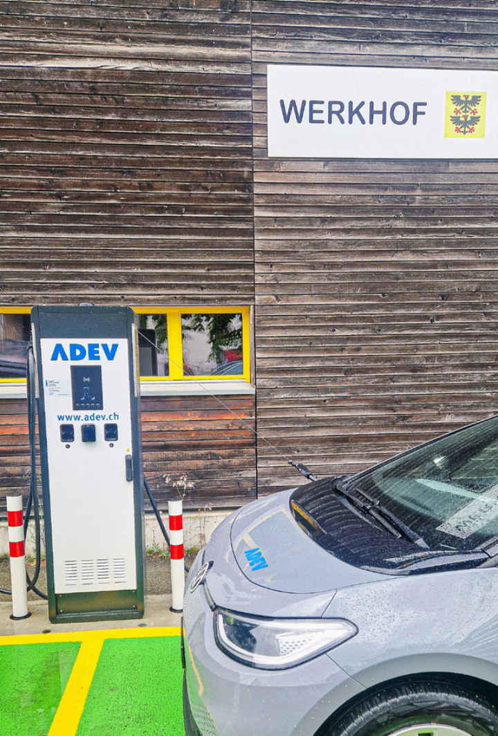 Schnellladesäule der Adev beim Bahnhof fingen
Bild Jo Krebs Schnellladesäule der Adev beim Bahnhof fingen
Bild Jo Krebs