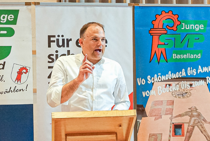 SVP-Schweiz-Präsident Marcel Dettling sprach in Sissach von einer wegweisenden Abstimmung. Bild Tobias Gfeller SVP-Schweiz-Präsident Marcel Dettling sprach in Sissach von einer wegweisenden Abstimmung. Bild Tobias Gfeller