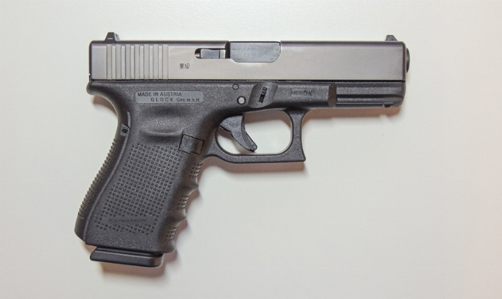 Die Seniorin schoss mit einer Glock-19-Pistole. Bild zvg