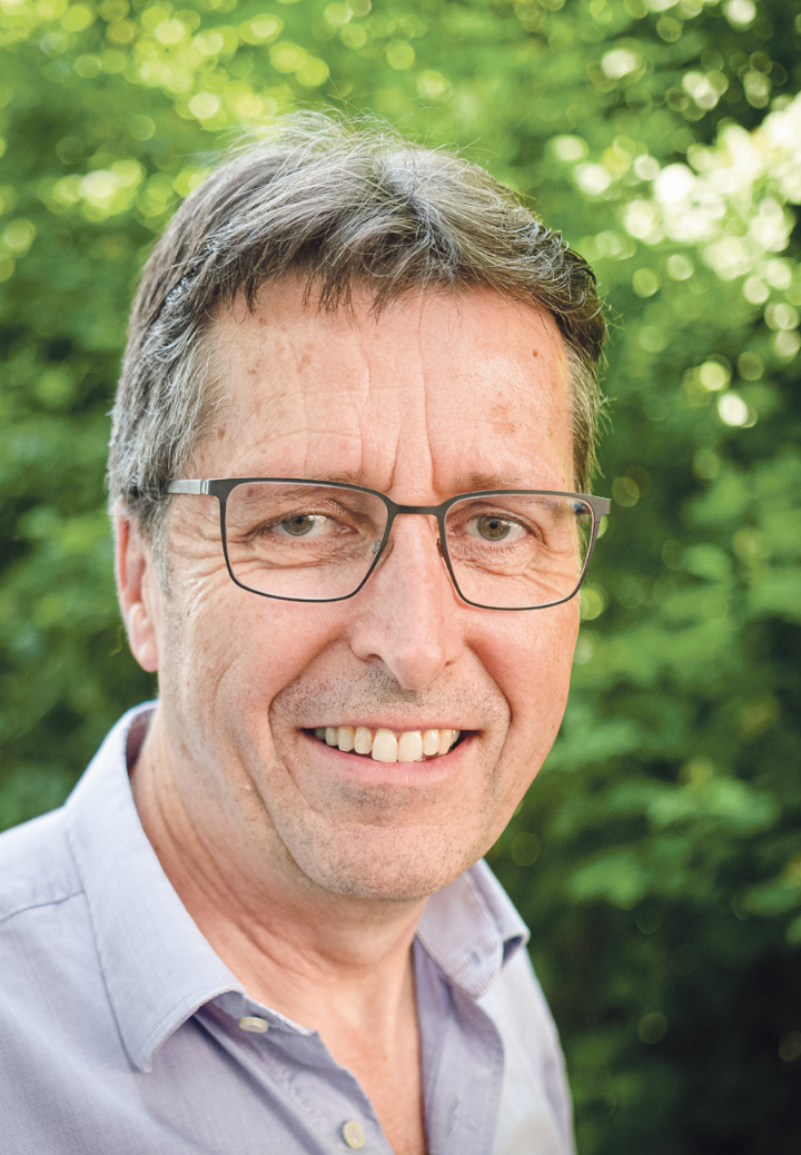 Er will nicht von «der Jugend» sprechen, sondern gesteht jeder Generation die Suche nach ihrer eignen Identität zu: Hans Eglin Bild Peter Sennhauser Er will nicht von «der Jugend» sprechen, sondern gesteht jeder Generation die Suche nach ihrer eignen Identität zu: Hans Eglin Bild Peter Sennhauser