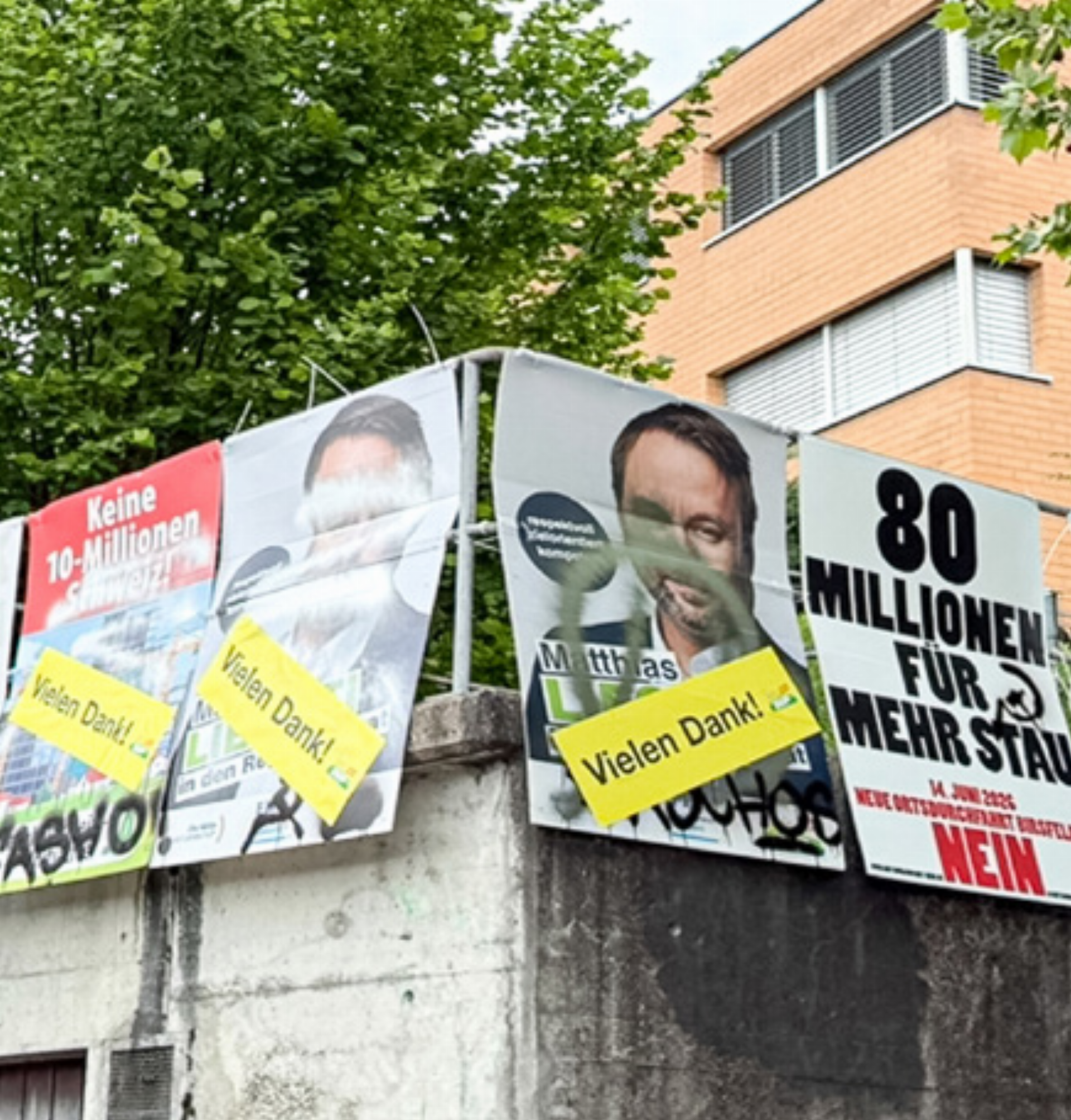 Regierung, Zivildienst und Zuwanderung - Das Bild wird blockiert. – Möglicherweise durch einen aktiven Adblocker.