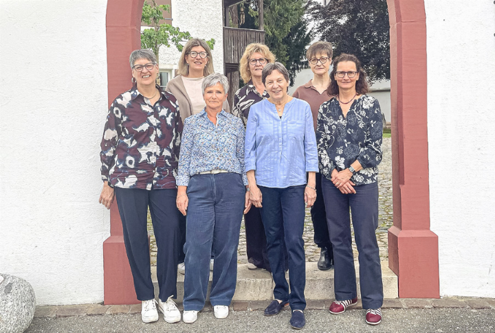 Simone Tacheron, Chantal Lendi, Luzia Thommen, Doris Hasler, Doris Röthing, Evelyn Bernhard und Monika Wäny (von links). Bild zvg