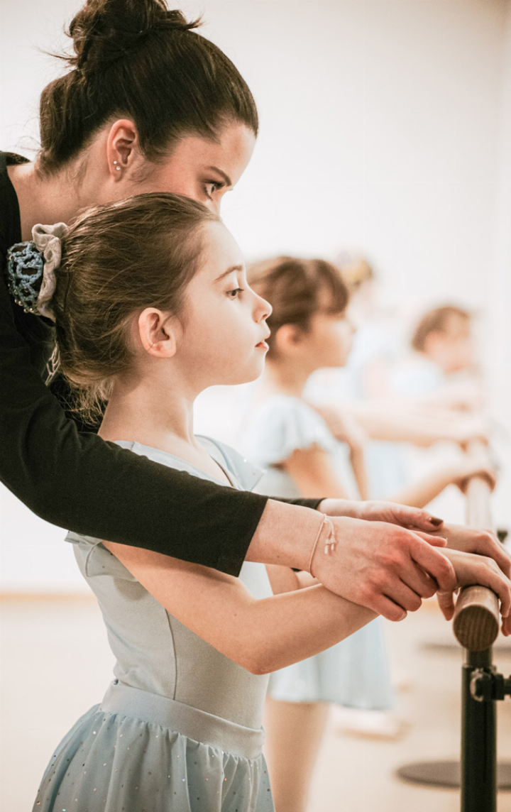 Zurück zu den Wurzeln: Marina Wasserfallen hat 
die Leitung der Tanzschule übernommen, wo sie 
einst Plié und Tendu lernte.
Bilder zvg / Noémie Kölliker