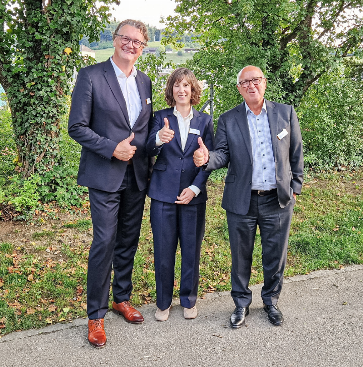 Von rechts: VR-Präsident Martin Thommen mit den neu gewählten Verwaltungsratsmitgliedern Dr. Hannah König und Jörg Klasen.
Bilder Jo Krebs