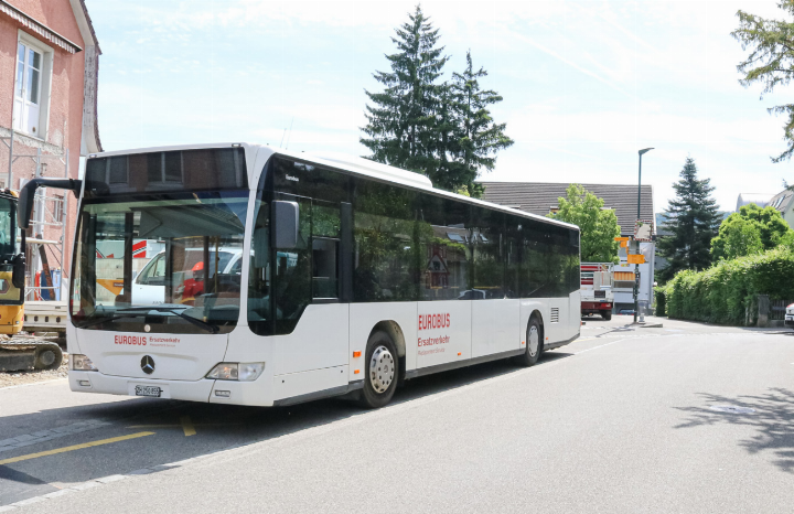 Der Ersatzbus nach Olten fährt in Sissach hinter dem Bahnhof ab Kante H. Bild Noel Bühlmann Der Ersatzbus nach Olten fährt in Sissach hinter dem Bahnhof ab Kante H. Bild Noel Bühlmann