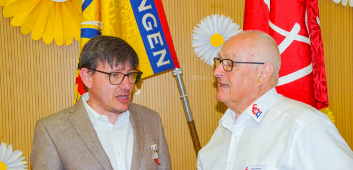 Henri Rigo, Gemeindepräsident Ormalingen (links), unterhält sich mit Kurt Althaus, Präsident TVVBL.
Bild Otto Graf