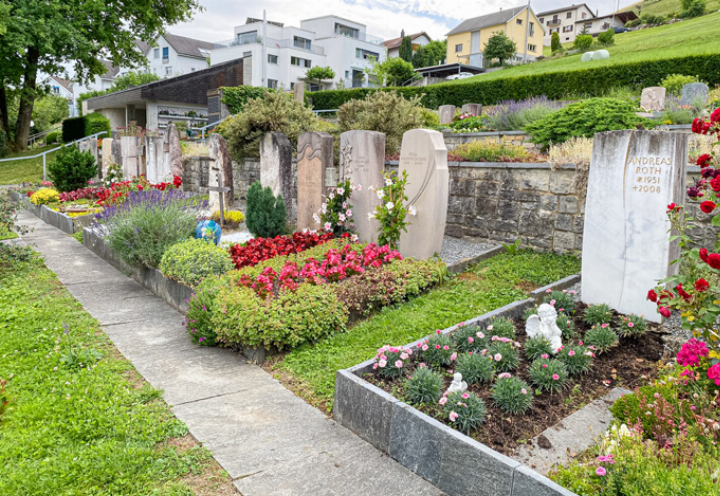 Für den Friedhof gilt neu das am Dienstag beschlossene Bestattungs- und Friedhofsreglement inklusive der Verordnung.
Bild Willi Wenger
