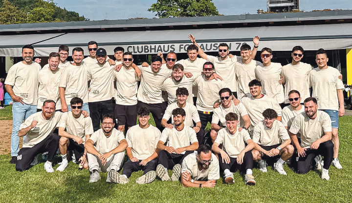 Rückkehr 1: Der FC Lausen ist nach zwei Jahren im Unterhaus und dem Gruppensieg wieder Drittligist. Bilder zvg