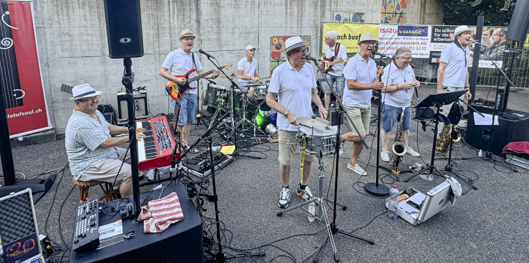 «Filet of Soul» sorgten mit ihrem Auftritt für einen fulminanten Konzert-Start.
Bild Erika Bachmann «Filet of Soul» sorgten mit ihrem Auftritt für einen fulminanten Konzert-Start.
Bild Erika Bachmann