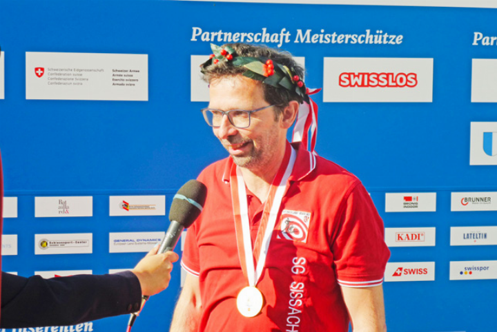 Der prestigeträchtigste Erfolg: Roger Itin steht 2021 als Schützenkönig im Mittelpunkt des Interesses.Bild zvg Der prestigeträchtigste Erfolg: Roger Itin steht 2021 als Schützenkönig im Mittelpunkt des Interesses.Bild zvg