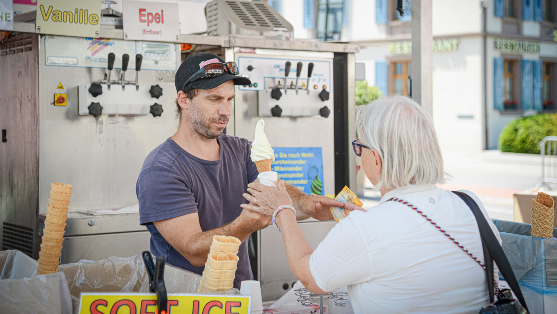 Hitzeflaute am Sommermarkt - Das Bild wird blockiert. – Möglicherweise durch einen aktiven Adblocker.