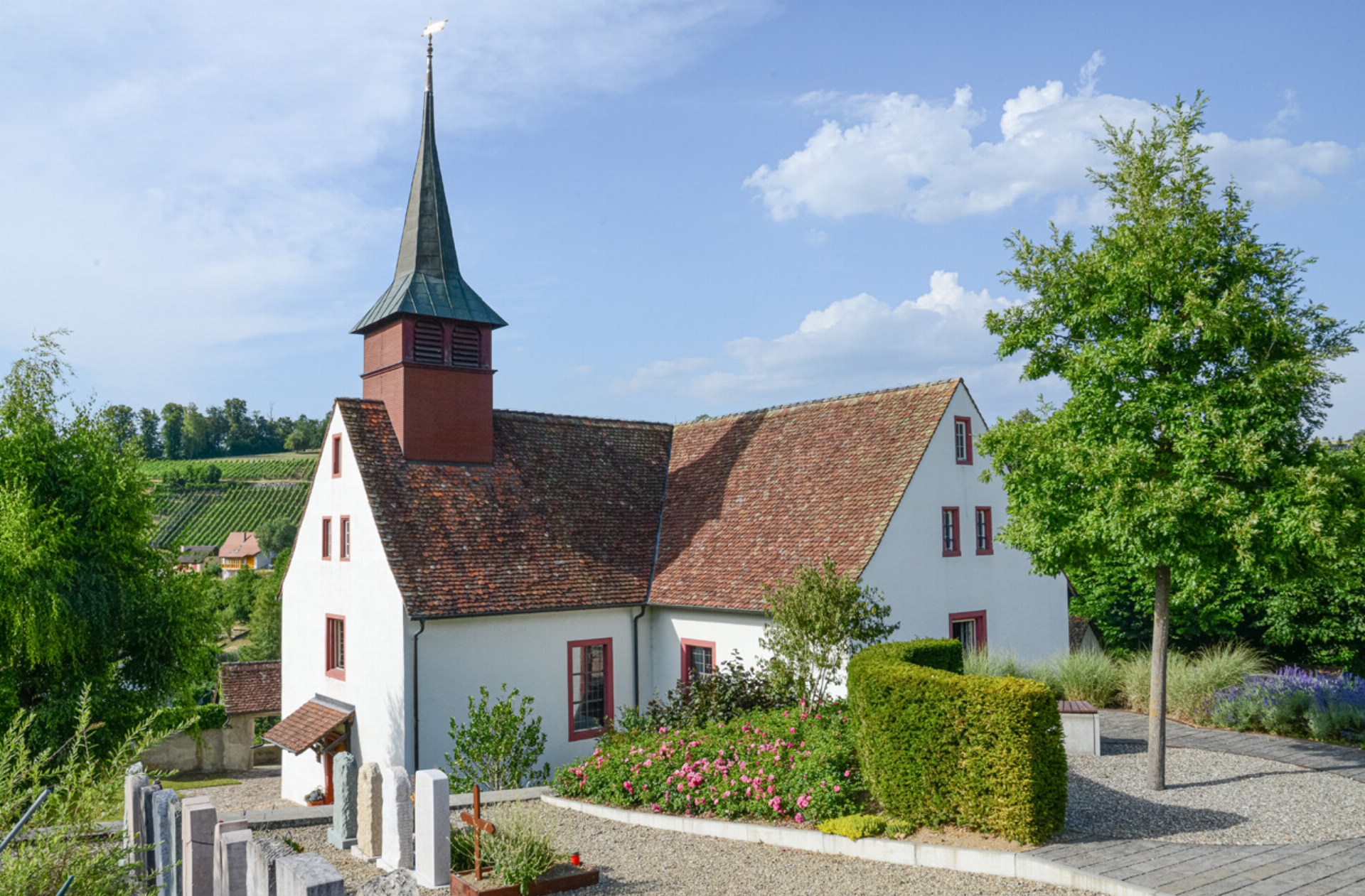 Die Kirche im rechten Winkel - Das Bild wird blockiert. – Möglicherweise durch einen aktiven Adblocker.