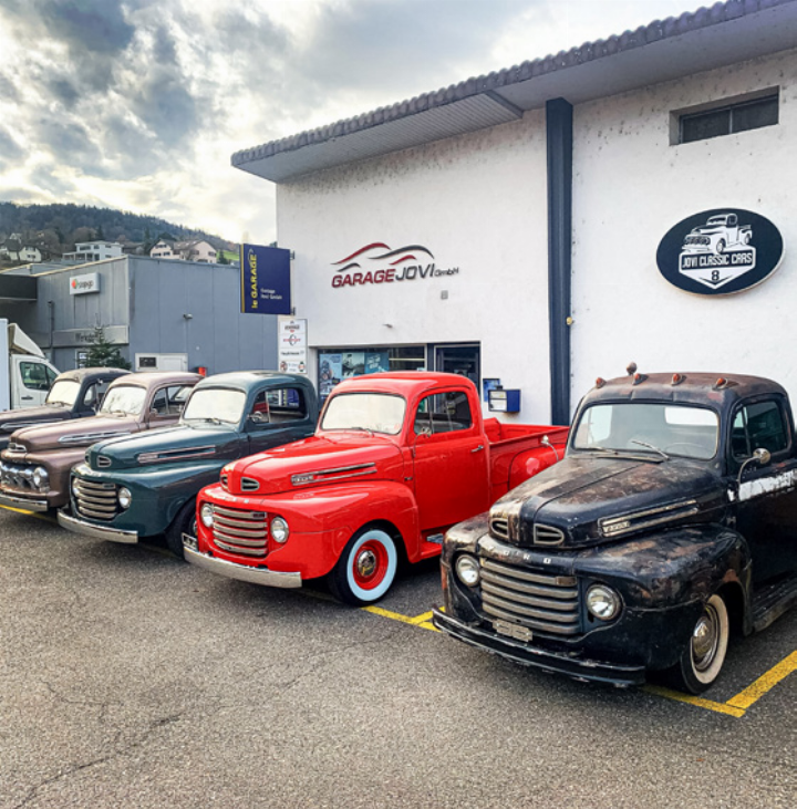 Historische US-Pickups gehören zu den Attraktionen in Niederdorf. Bild zvg