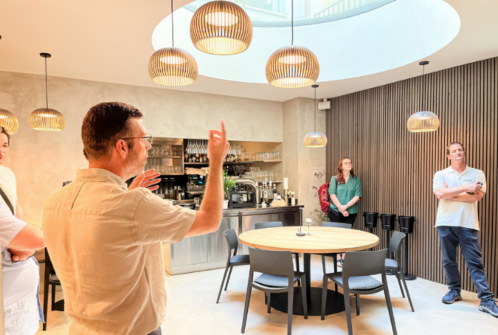 Während des Medien-Cafés wurde den Anwesenden die traditionsreiche «Schützenstube» in modernem Kleid präsentiert. Bild zvg