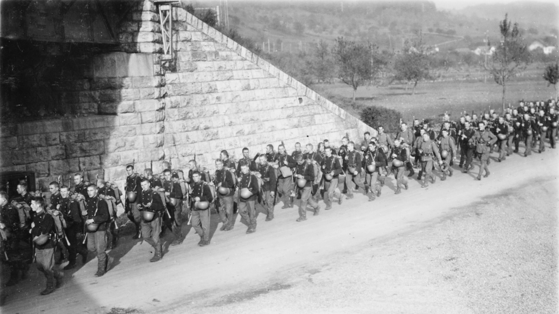 Marsch nach Liestal 1929 - Das Bild wird blockiert. – Möglicherweise durch einen aktiven Adblocker.