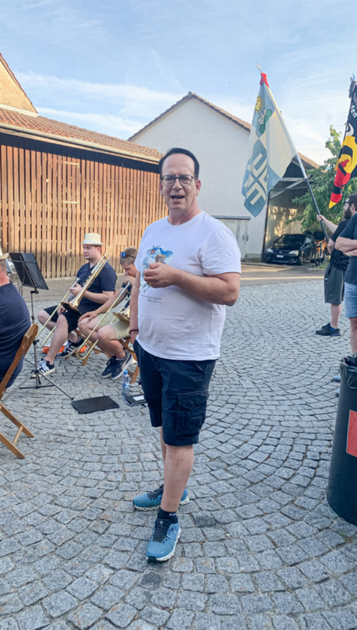 Gemeindepräsident Johannes Sutter würdigt die Schützen. Bild André Frauchiger