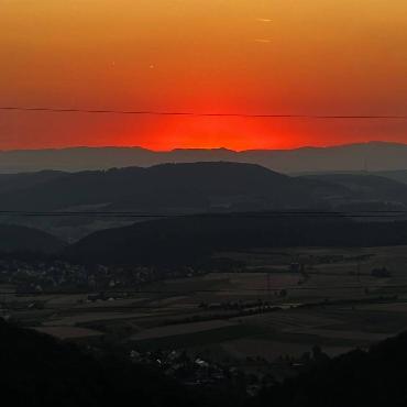 Der oltinger Rolf Fiechter hat diesen wunderschönen Sonnenuntergang auf der Schafmatt in Oltingen aufgenommen.