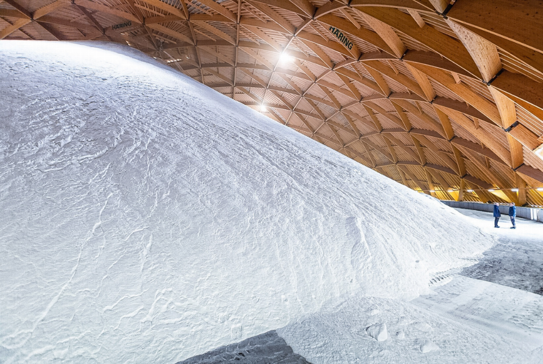Über 100 000 Tonnen Salz lagern im Saldome 2 in Riburg, dem grössten frei stehenden Holzkuppelbau Europas. Bilder zvg Über 100 000 Tonnen Salz lagern im Saldome 2 in Riburg, dem grössten frei stehenden Holzkuppelbau Europas. Bilder zvg