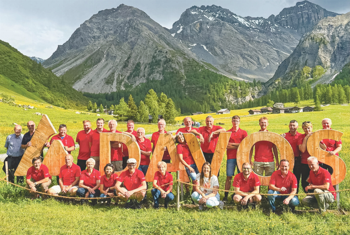 Die «Bämbeler» Reisegruppe im Sertigtal. Bild zvg