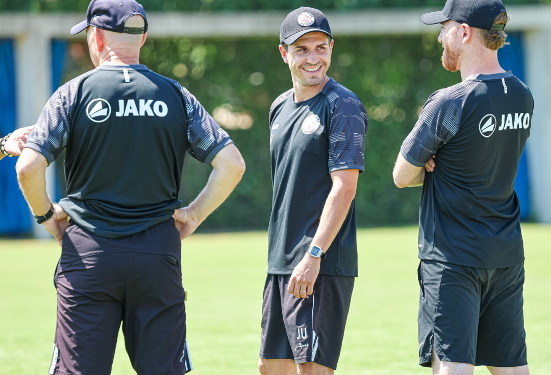 Trotz des Abstiegs blickt Jonas Uebersax (Mitte) dem heutigen Saisonstart freudig entgegen. Bilder Thomas Ditzler Trotz des Abstiegs blickt Jonas Uebersax (Mitte) dem heutigen Saisonstart freudig entgegen. Bilder Thomas Ditzler