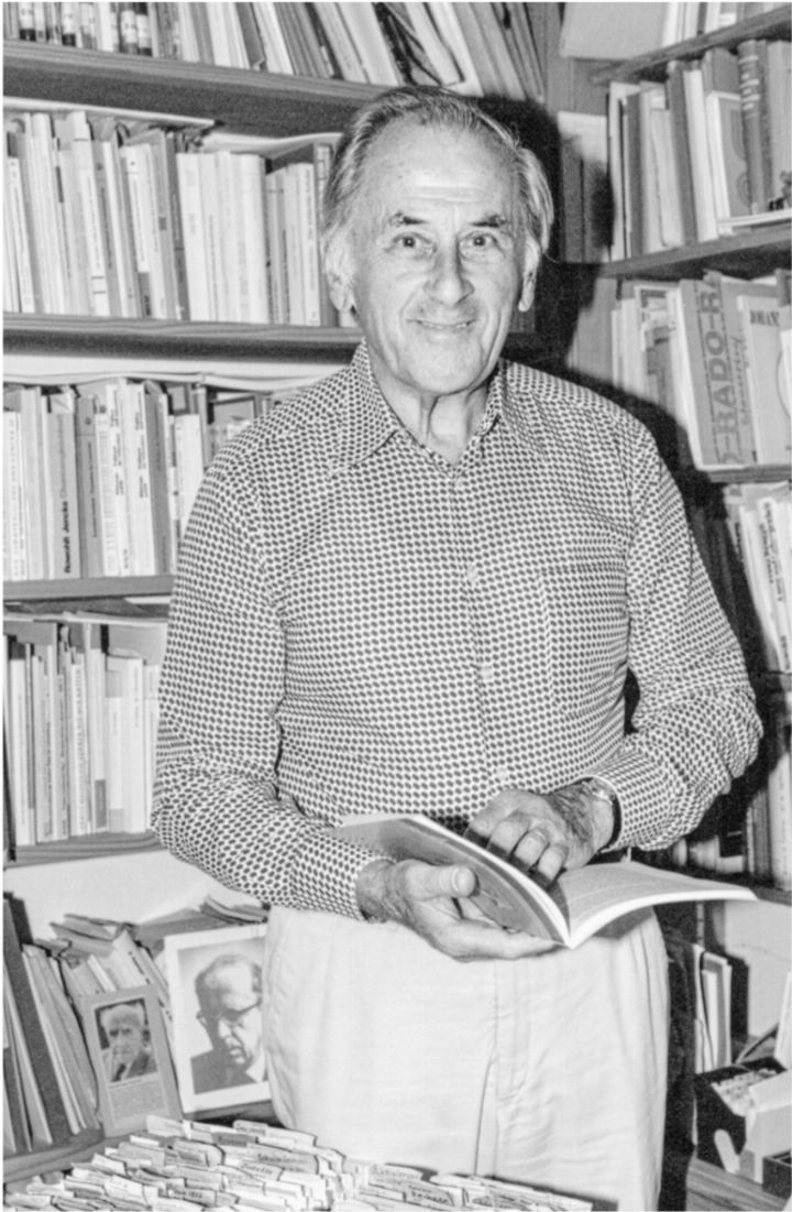 Ernst Martin in seiner Bibliothek am Bergweg. Bilder zvg