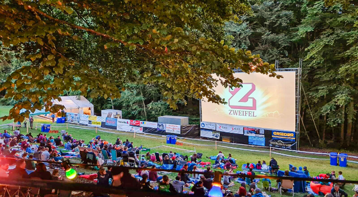 1000 Gäste wurden erwartet – aufgrund der unmittelbaren Nähe zum Wald und der damit verbundenen Brandgefahr wurde das Open-Air-Kino jedoch abgesagt. Bild zvg