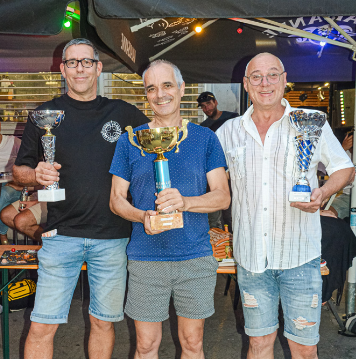 Sieger Remo Marchioni (Mitte) mit den Zweit- und Drittplatzierten Thomas Schaffner (rechts) und Philipp Scholer (links).
