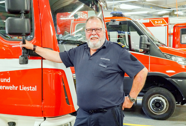Nach mehr als vier Jahrzehnten bei der Feuerwehr freut sich Roger Salathe auf mehr Zeit mit der Familie.
Bild Tobias Gfeller Nach mehr als vier Jahrzehnten bei der Feuerwehr freut sich Roger Salathe auf mehr Zeit mit der Familie.
Bild Tobias Gfeller