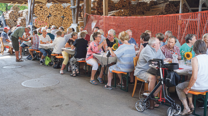 Beim Sommeranlass der Senioren Regio Liestal kamen Mitglieder und Gäste in Bubendorf zum Essen zusammen. Bild zvg